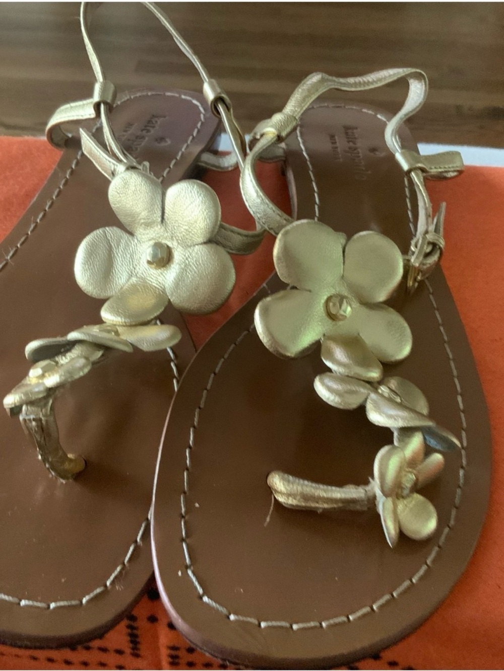 Kate Spade Gold Floral T-Strap Sandals - sz 8